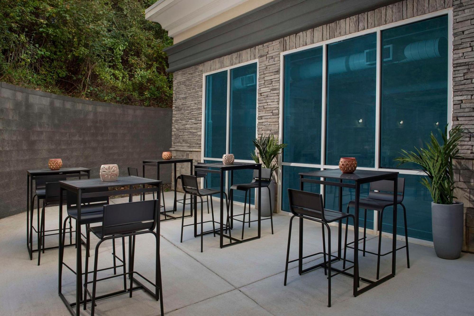 Doubletree By Hilton Chattanooga Hamilton Place Exterior photo